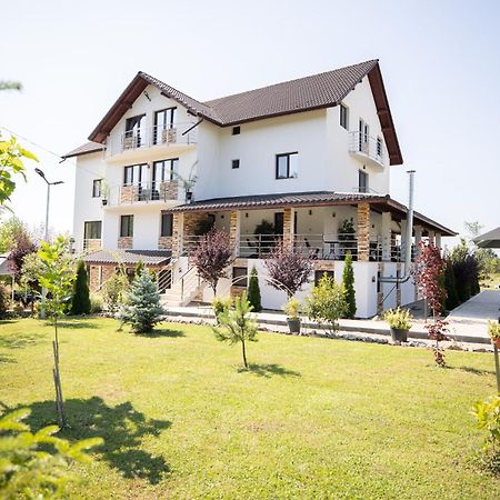 Rem Garden Hotel Novaci-Straini Luaran gambar