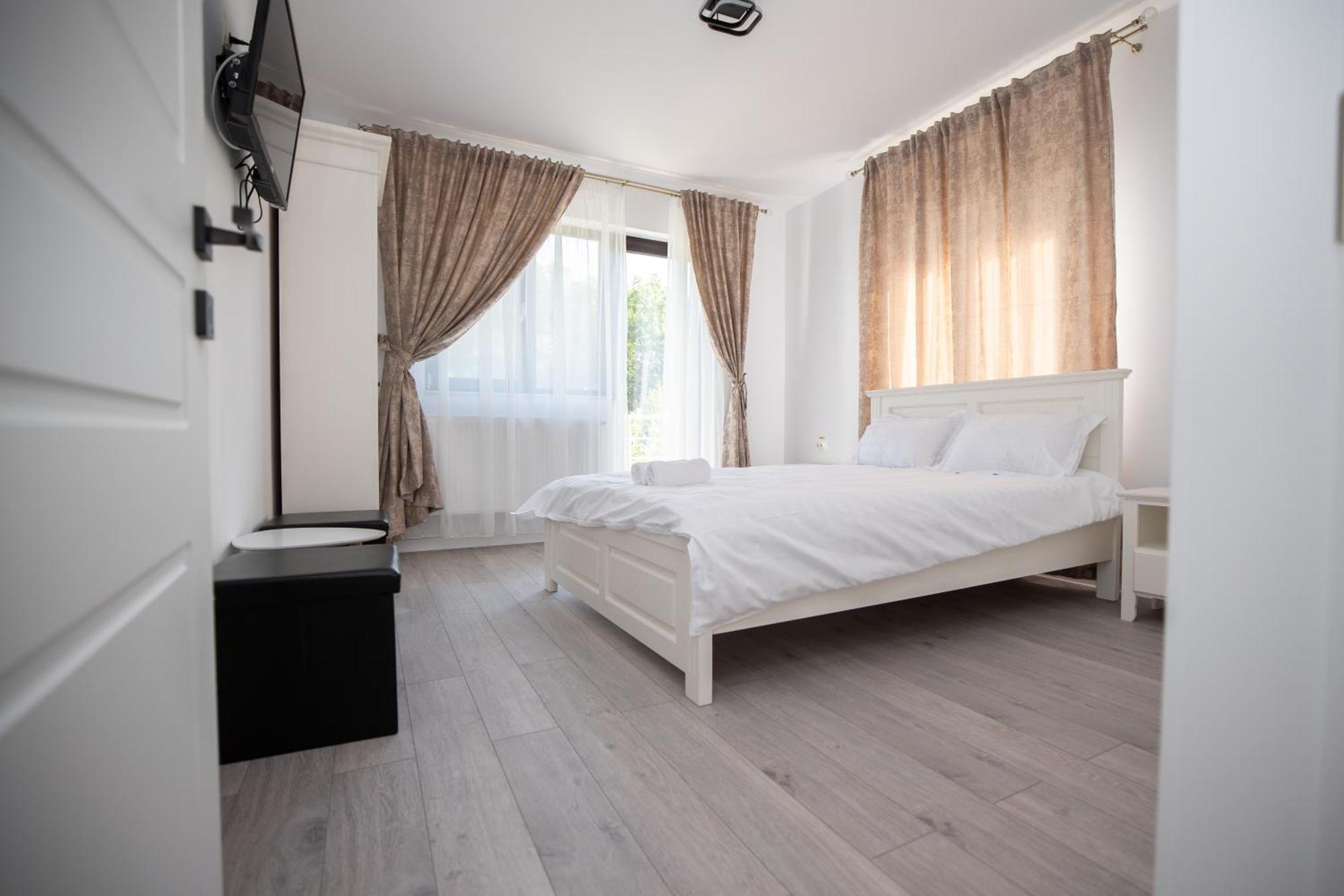 Rem Garden Hotel Novaci-Straini Luaran gambar