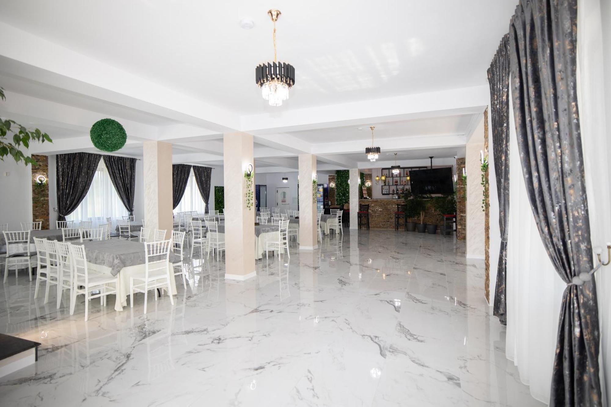 Rem Garden Hotel Novaci-Straini Luaran gambar
