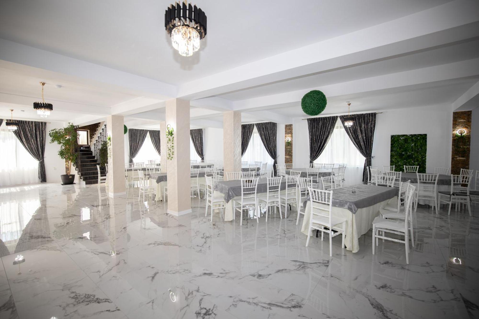 Rem Garden Hotel Novaci-Straini Luaran gambar
