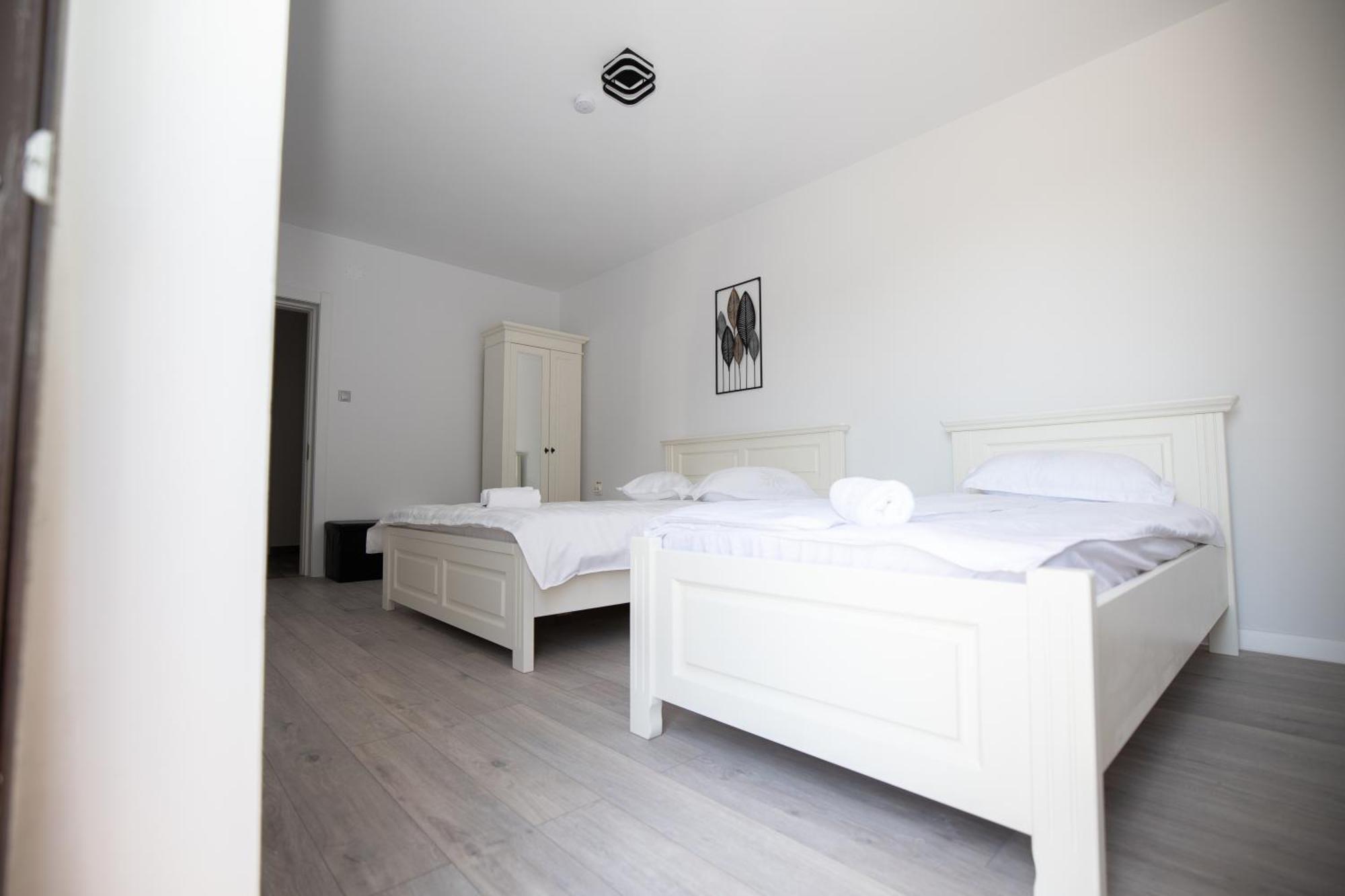 Rem Garden Hotel Novaci-Straini Luaran gambar