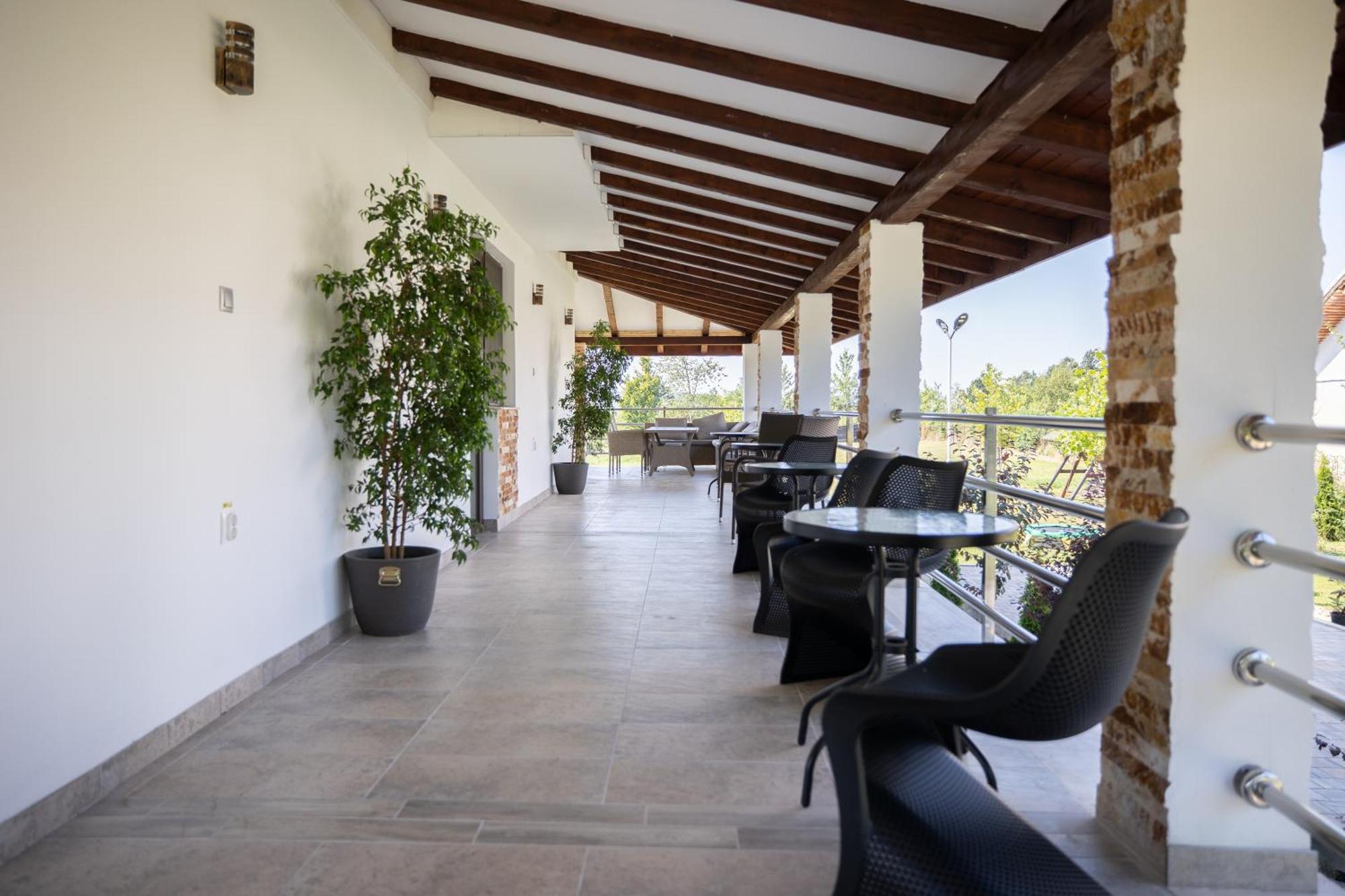 Rem Garden Hotel Novaci-Straini Luaran gambar