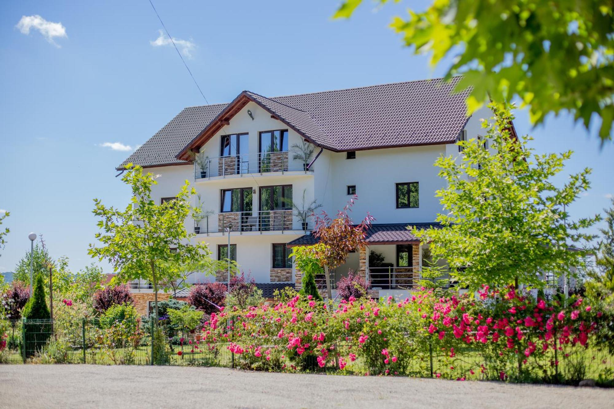 Rem Garden Hotel Novaci-Straini Luaran gambar