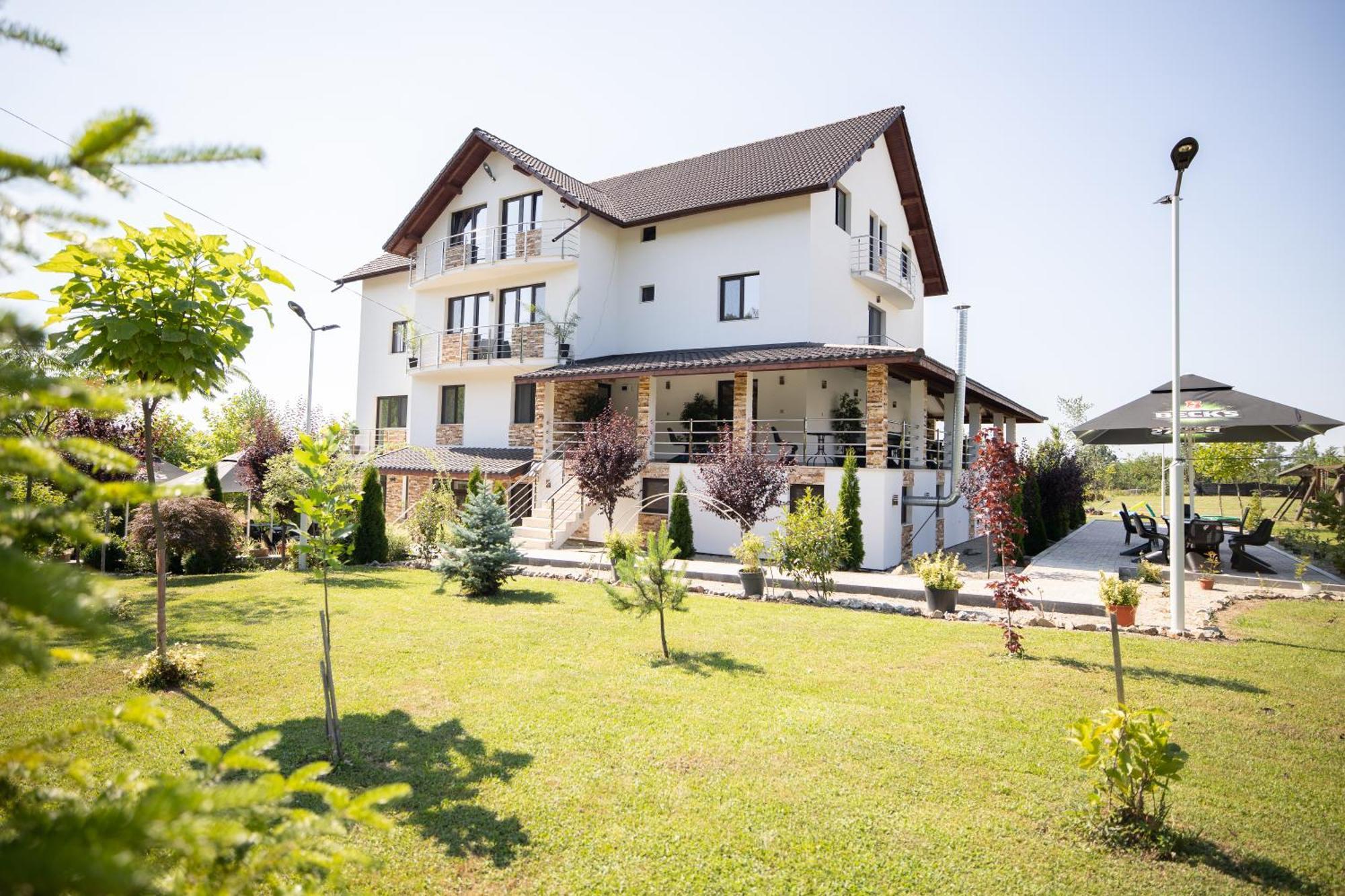 Rem Garden Hotel Novaci-Straini Luaran gambar
